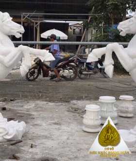 Ngựa Bằng Đá-Hoàng Quân