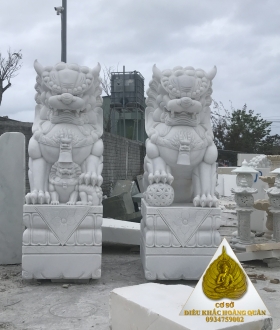 Lân Bằng Đá . Hoàng Quân 