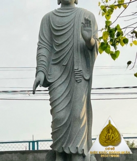 Thích Ca Đứng.Hoàng Quân